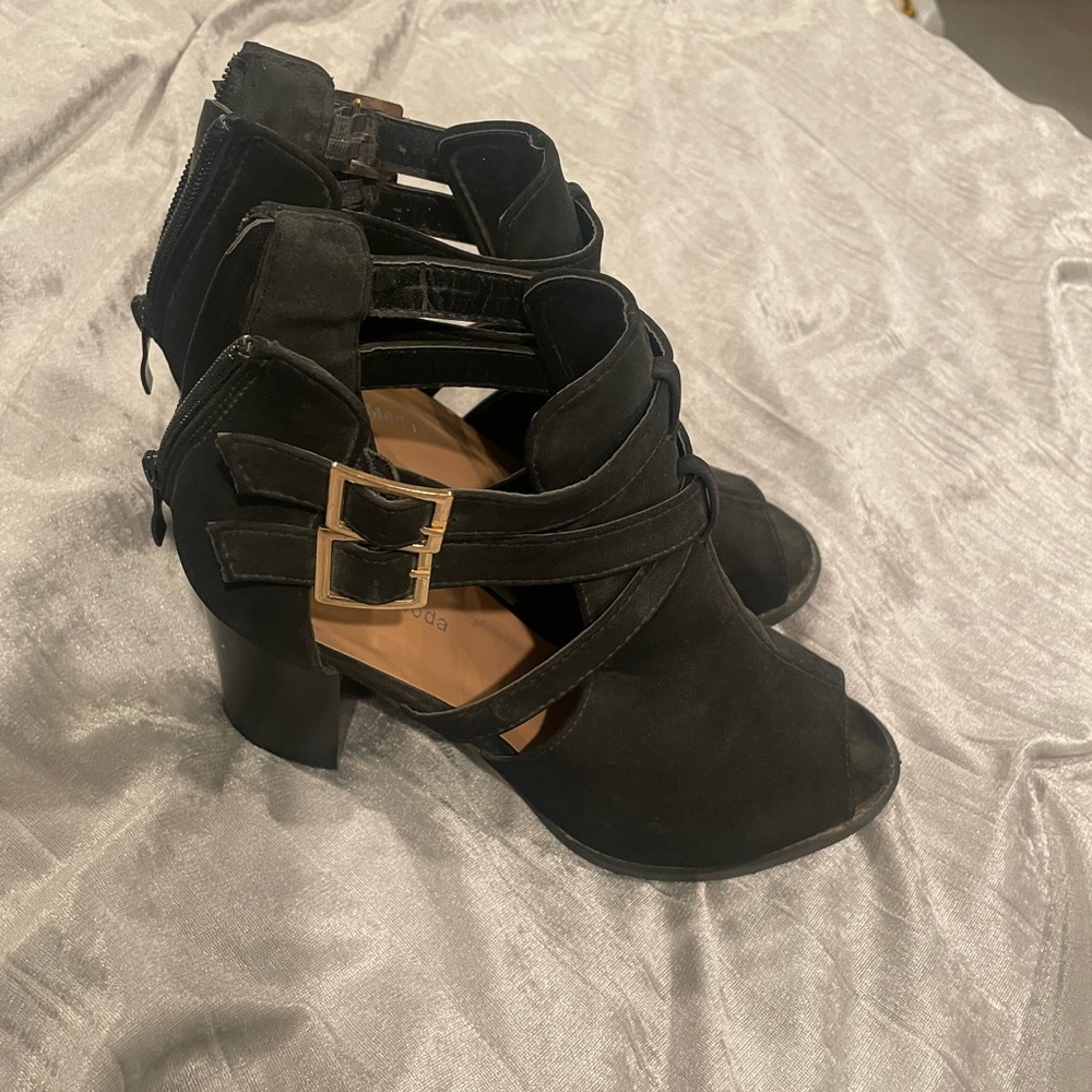 Ankle booties peep toe